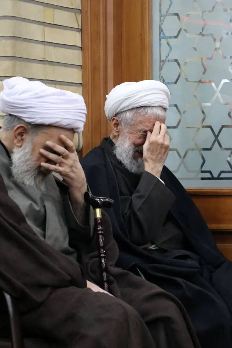 گریههای کاظم صدیقی در مراسم یادبود پسرش | تصاویر