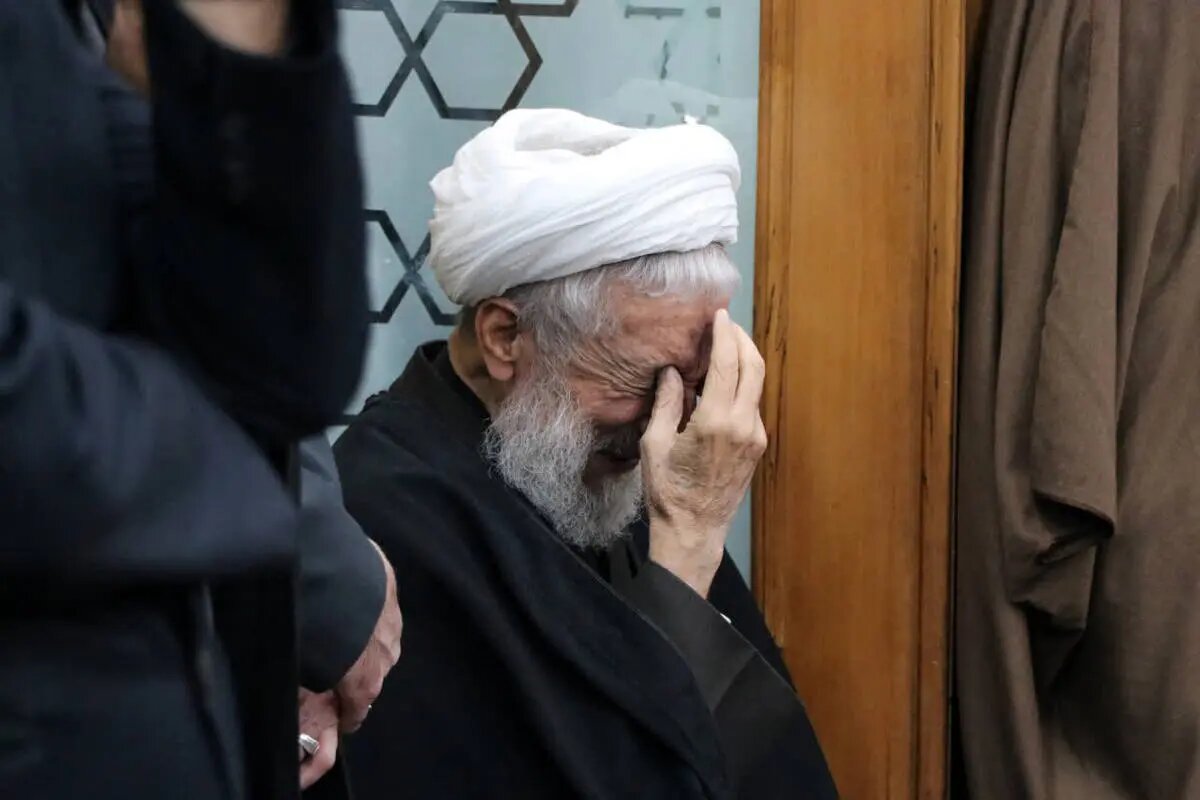 گریههای کاظم صدیقی در مراسم یادبود پسرش | تصاویر