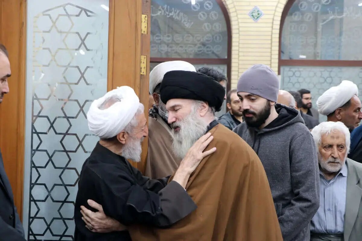 گریههای کاظم صدیقی در مراسم یادبود پسرش | تصاویر