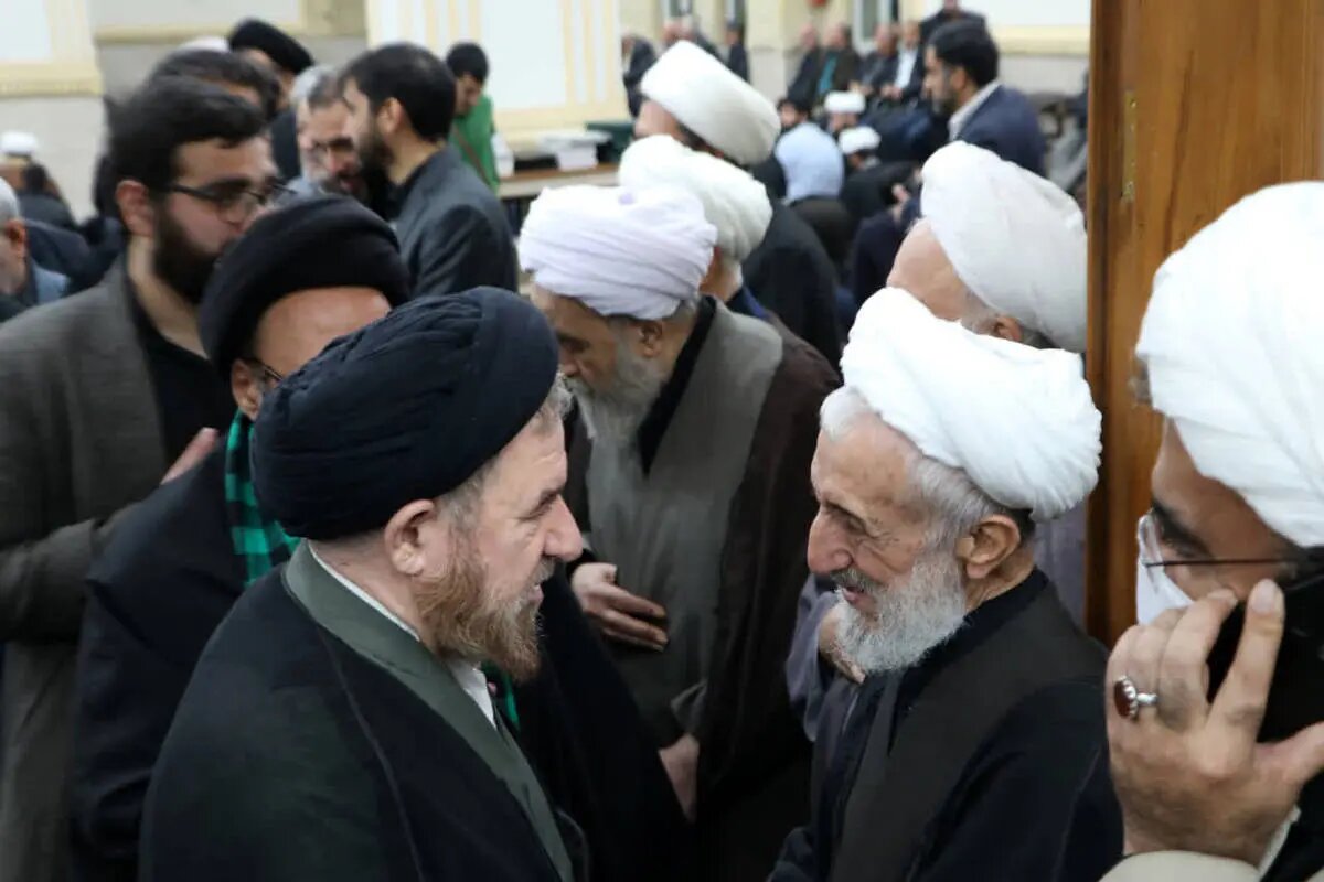 گریه‌های کاظم صدیقی در مراسم یادبود پسرش | تصاویر