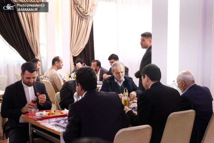 مسعود پزشکیان در ناهارخوری کارکنان نهاد ریاست‌جمهوری | تصاویر