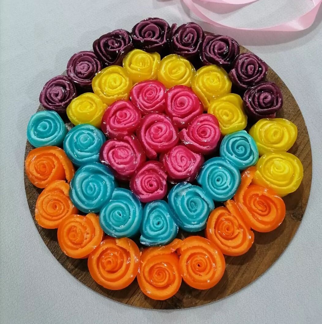 ژله رولی ساده و مجلسی با بستنی ؛ شیرینی خوش طعم و جذاب برای مهمانی های پاییزی