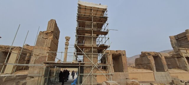 هنرمندان عازم تخت جمشید شدند