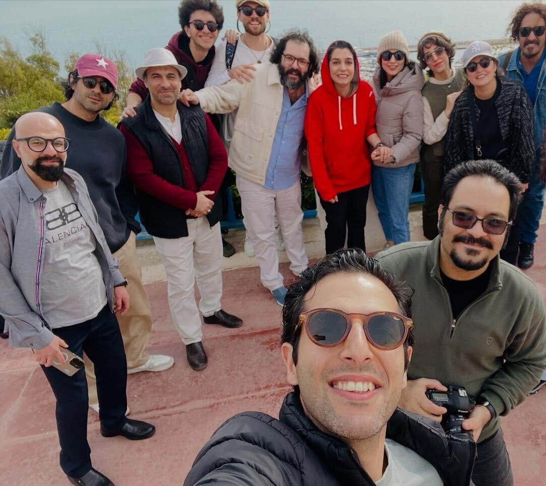 سفر گروهی بازیگران به شمال آفریقا؛ سلفی نرگس محمدی و علی اوجی در سیدی بوسعید تونس | تصاویر