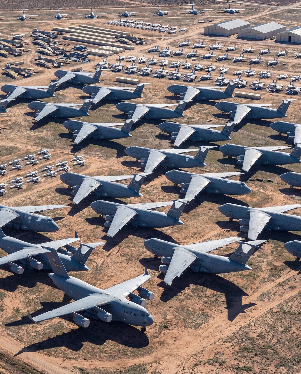 این پارکینگ نظامی می تواند بودجه چند کشور کوچک را تامین کند! | تصاویر