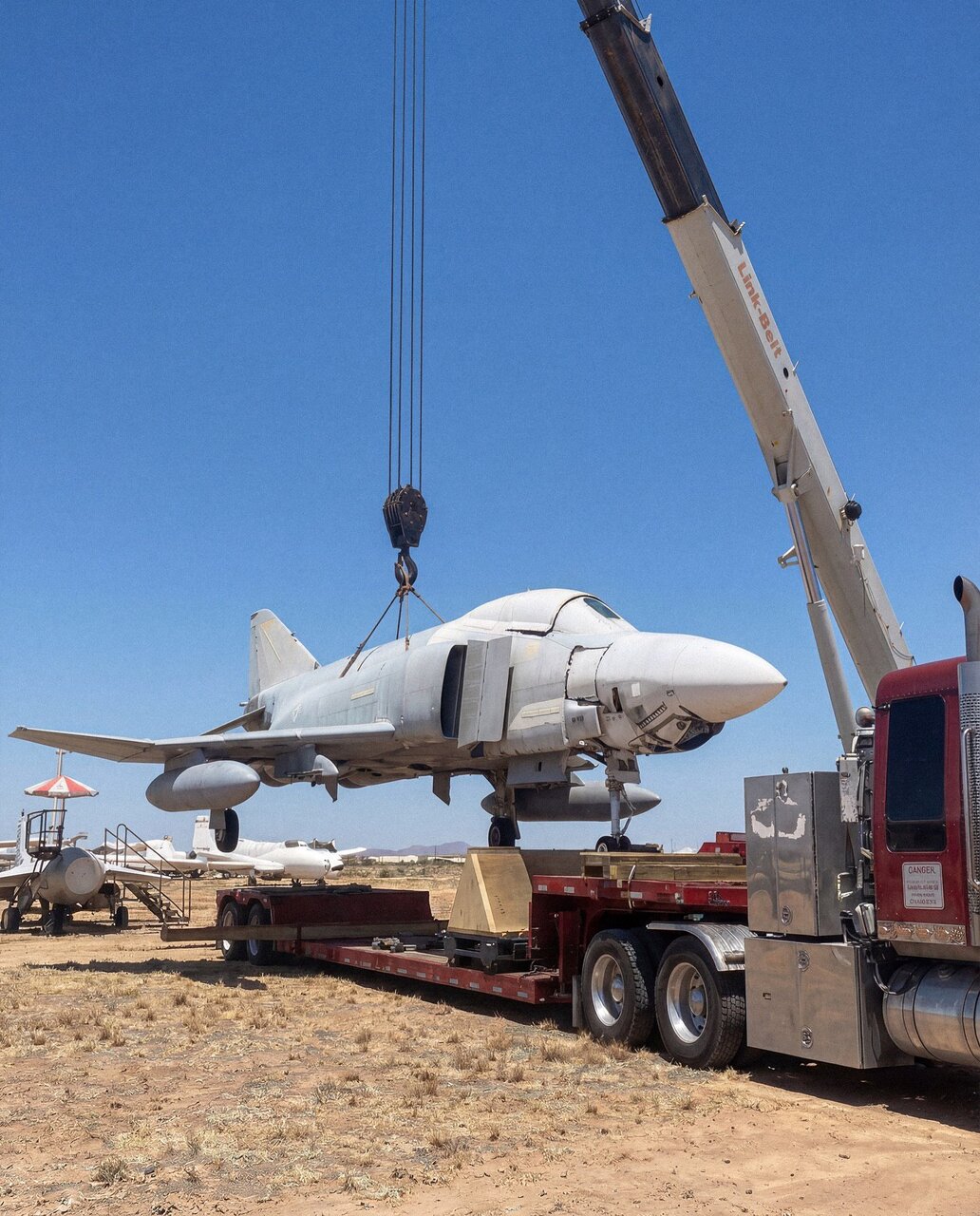 این پارکینگ نظامی می تواند بودجه چند کشور کوچک را تامین کند! | تصاویر