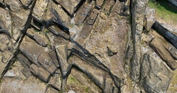 راز معدن ۷۰۰ ساله که «سرهای سنگی عظیم» در آنجا تراشیده می‌شدند | عکس