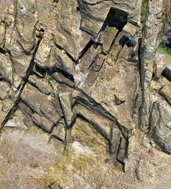 راز معدن ۷۰۰ ساله که «سرهای سنگی عظیم» در آنجا تراشیده می‌شدند | عکس