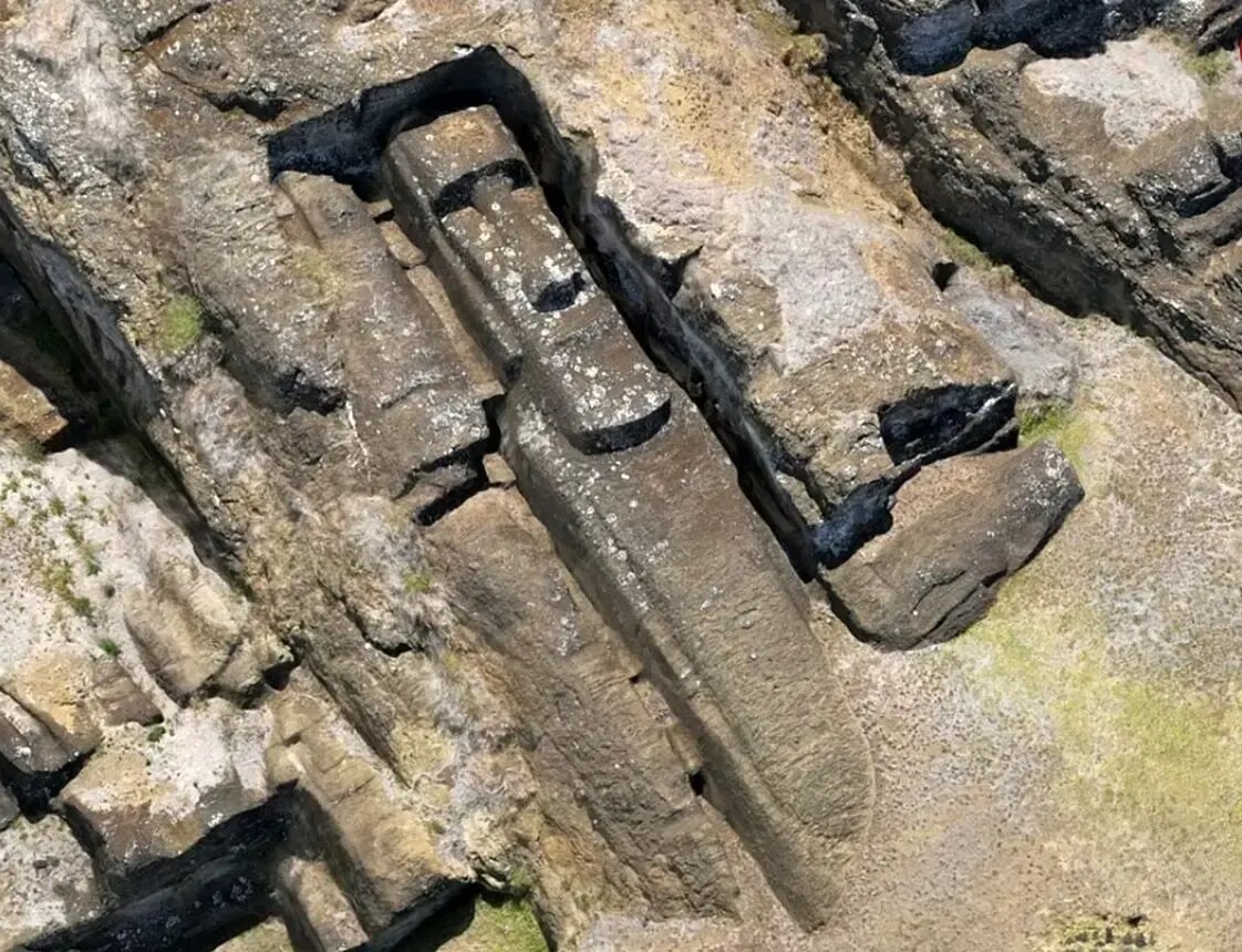 راز معدن ۷۰۰ ساله که «سرهای سنگی عظیم» در آنجا تراشیده می‌شدند | عکس