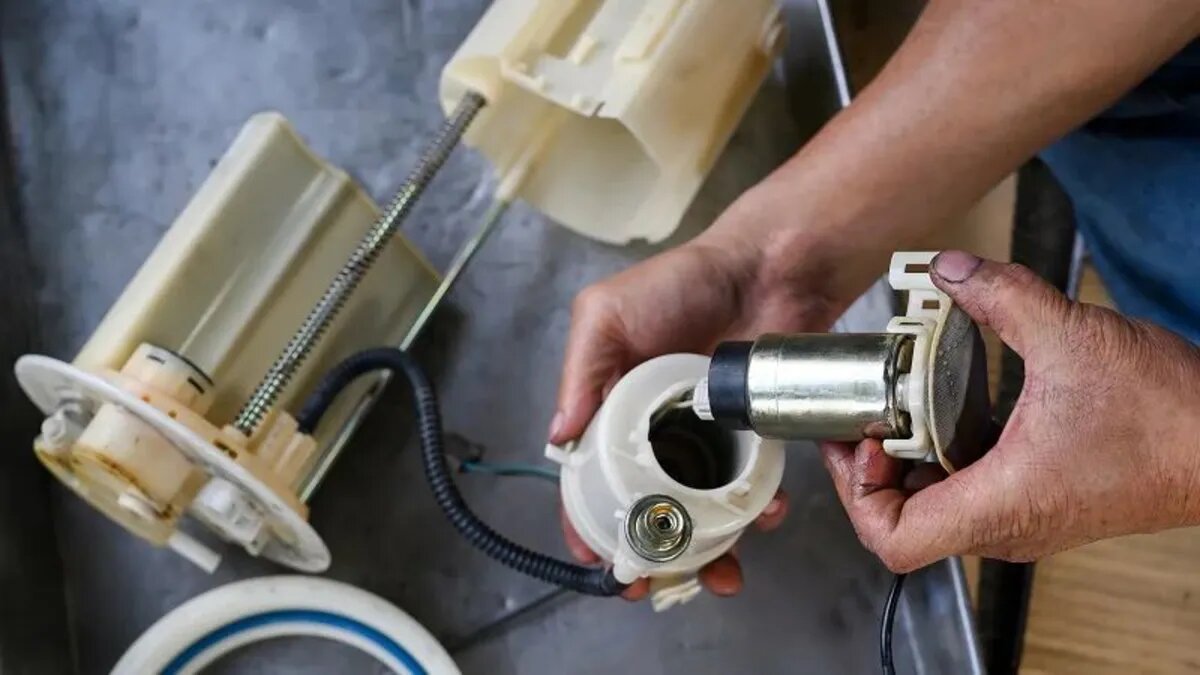 علت خفگی و گاز نخوردن ماشین پراید و پژو ۴۰۵ + راه‌های رفع مشکل خفگی ماشین