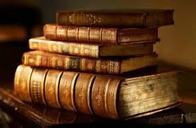 چطور کتابها را بدون آسیب زدن تمیز کنیم؟ ؛ راهکارهای ساده تمیز کردن کتاب در خانه