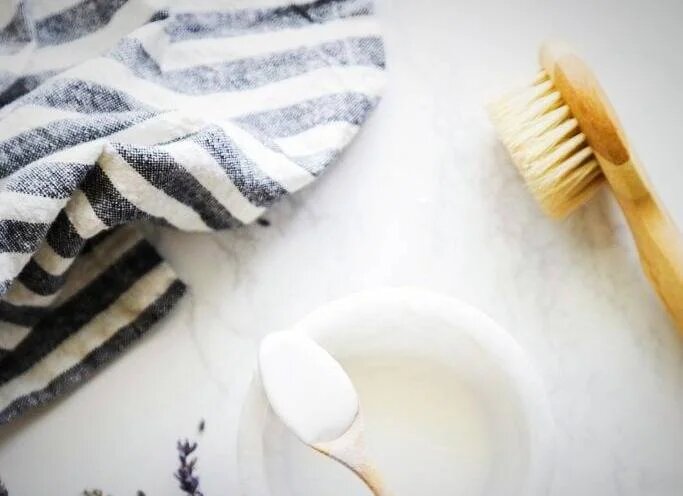 چطور کتاب‌ها را بدون آسیب زدن تمیز کنیم؟ ؛ راهکارهای ساده تمیز کردن کتاب در خانه