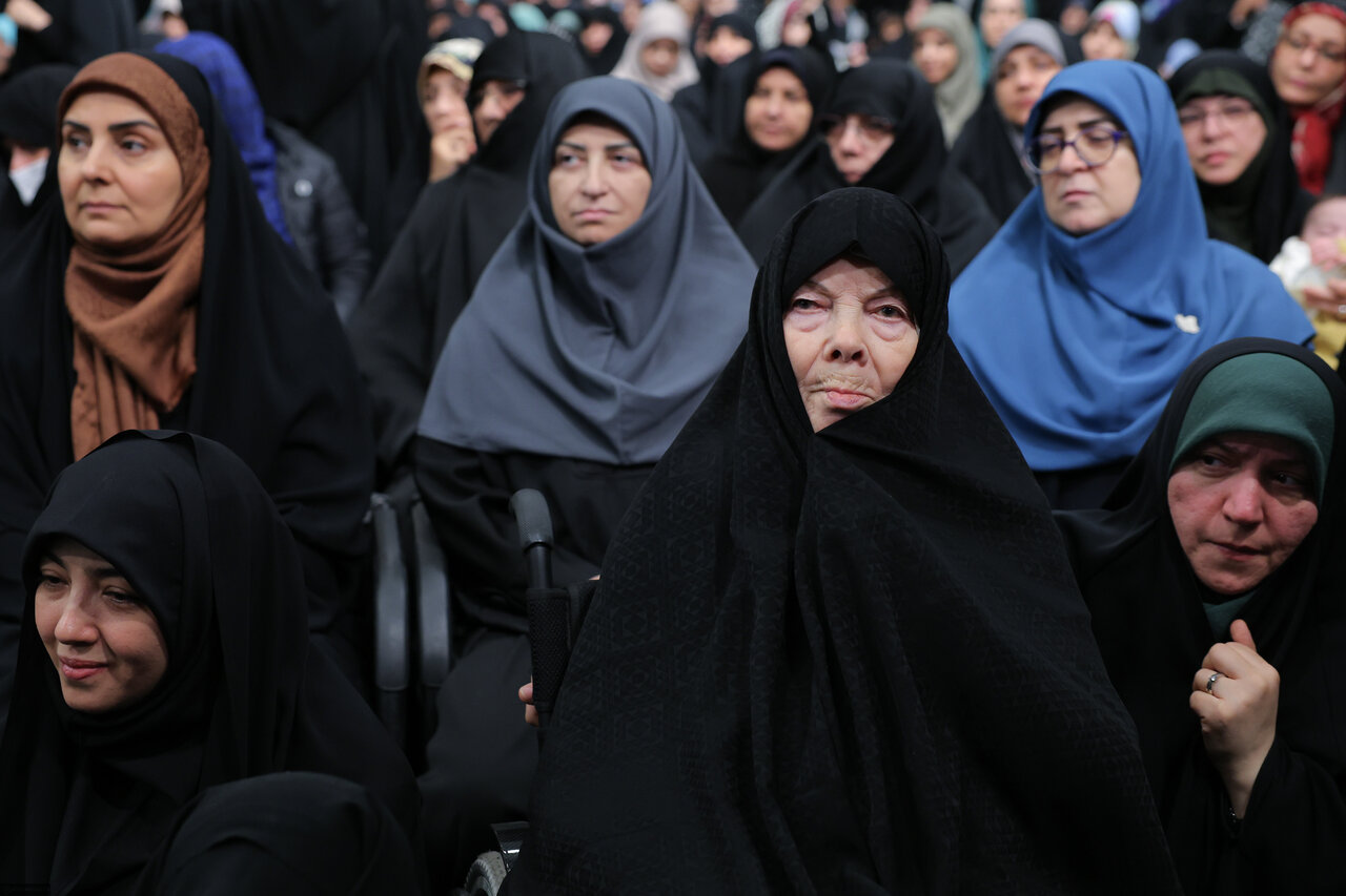 ديدار رهبر با زنان و دختران