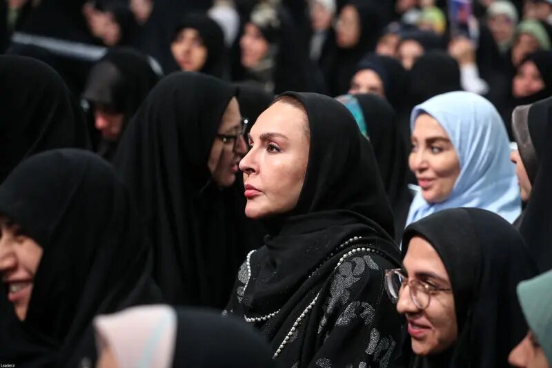 پوشش متفاوت ژیلا صادقی و آزیتا ترکاشوند در مراسم بیت رهبری | تصاویر