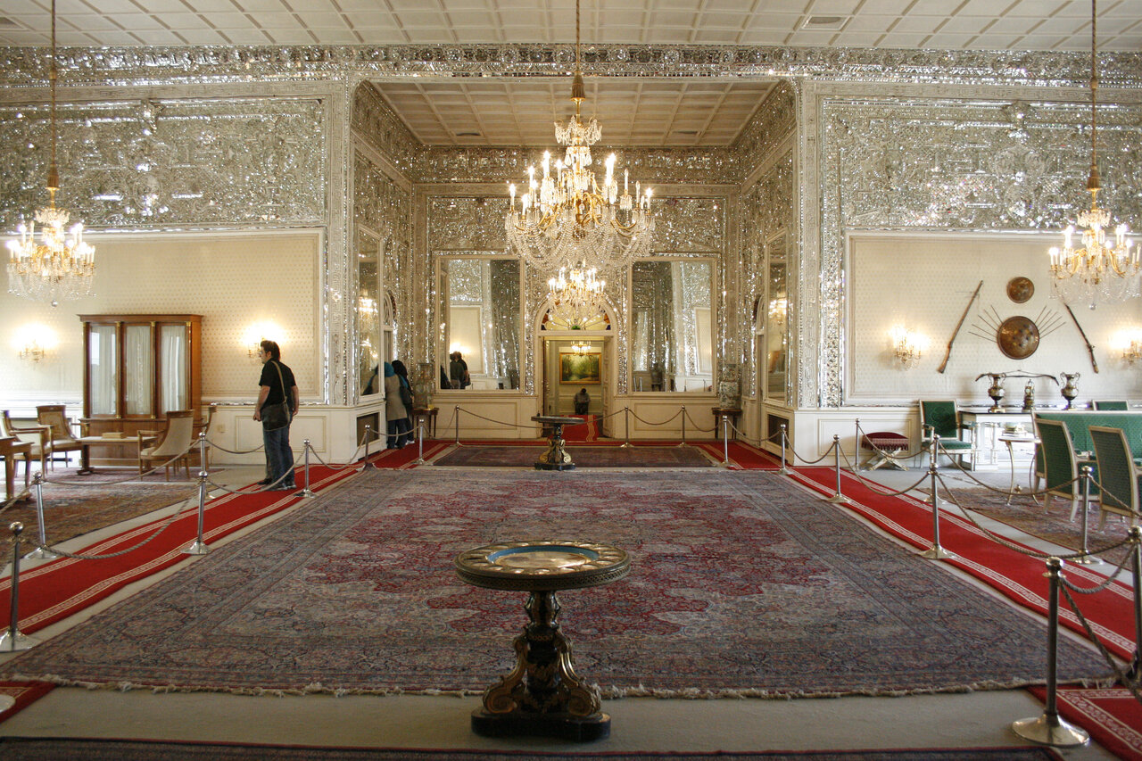 تهران‌گردی با شاعر سینمای ایران!