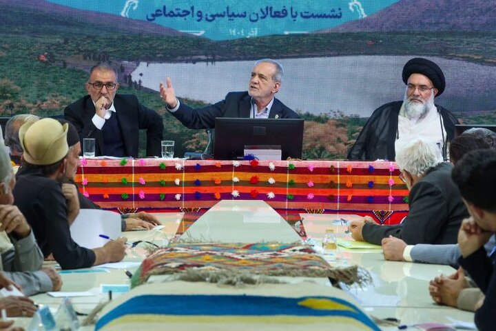 پزشکیان: من چنین ادعایی نکردم...| معلوم نیست ۸۰۰ هزار میلیارد تومان پول را چه کرده‌اند | ما نیامده ایم به مردم زور بگوئیم