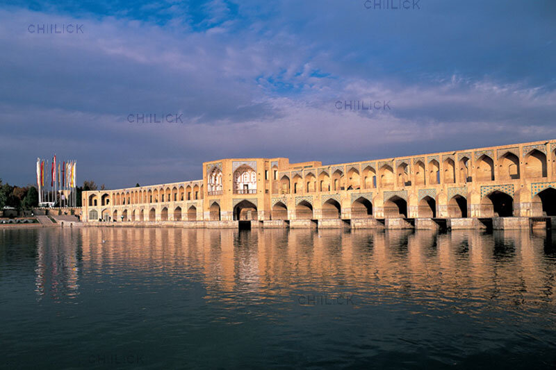 سفر به ایران از دریچه دوربین داود وکیل زاده | رونمایی از کتاب ایران اسطوره ای در موزه ملی ایران