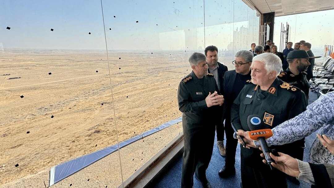 عملیات تهاجم پیش چشم دنیا+ تصاویر | آتش سنگین سپاه و یگان‌های زرهی ۱۰ کشور دیگر علیه مواضع تروریست‌ها