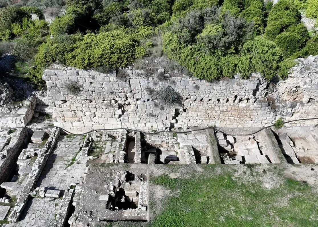 معبد گمشده زئوس از زیر باغ پرتقال بیرون آمد! | عکس