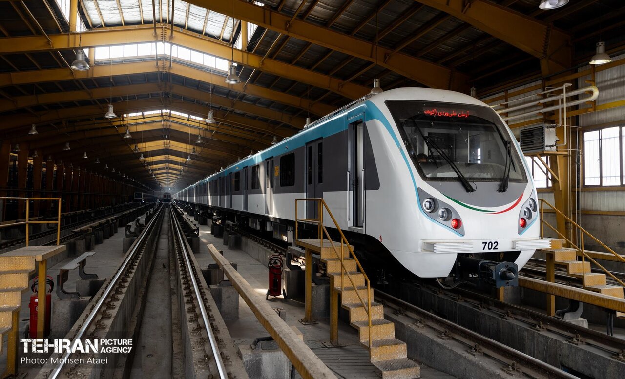 قطار امید و افتخار/ ورود ۲قطار ملی به متروی تهران