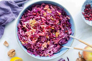 سالاد انار و کلم قرمز ؛ ترکیبی سالم و خوش‌رنگ ویژه شب یلدا