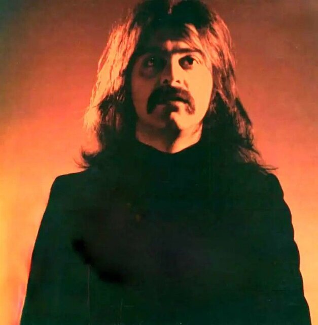 خواننده مشهور ایرانی برای همیشه خداحافظی کرد