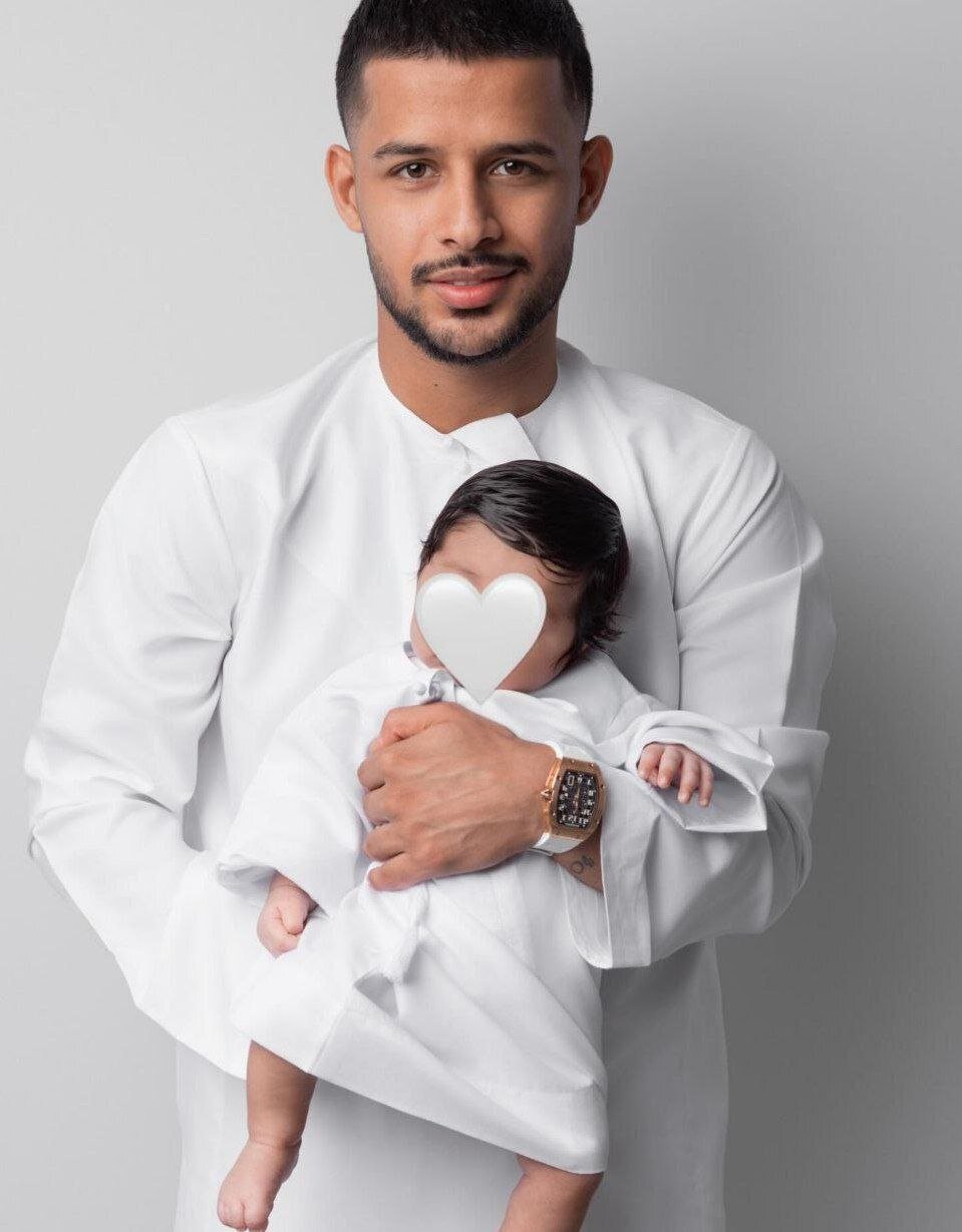 مهدی قایدی و فرزند تازه متولد شده‌اش در لباس عربی + عکس