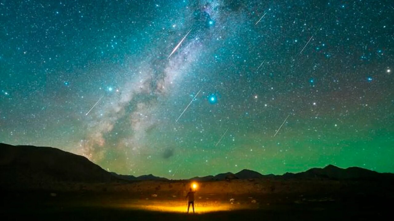 نگاهتان به آسمان باشد! | باران شهاب‌ سنگ ها در راه است