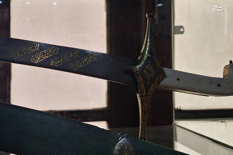 تصویر جالبی از شمشیر کریمخان زند در موزه پارس شیراز