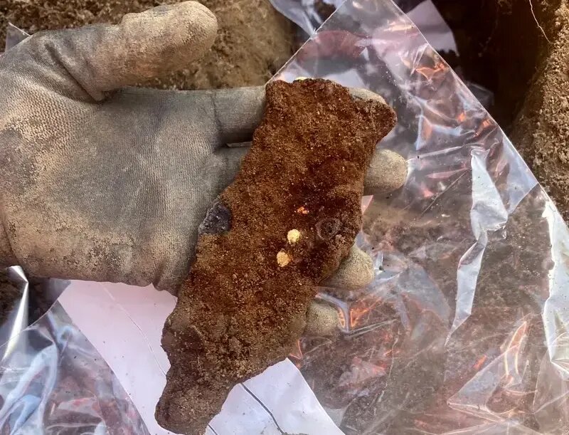 نیزههای طلاکوب پس از ۲۸۰۰ سال در چشمۀ مقدس پدیدار شدند | عکس