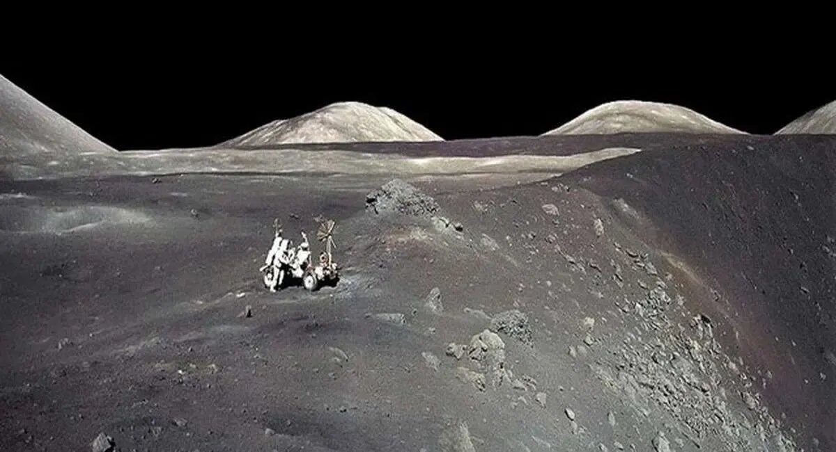 قاب تاریخی ناسا؛ ماهنورد و فضانورد آپولو ۱۷ | عکس