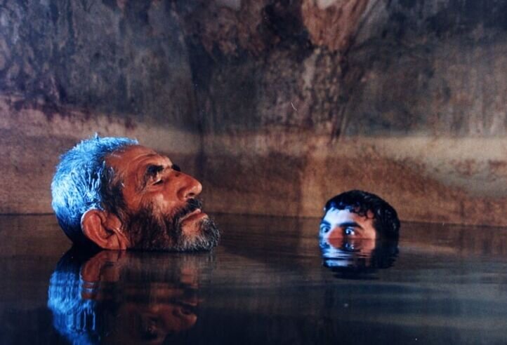 پیرمرد مرده شوری که با عزرائیل مبارزه می کند تا... | این فیلم را در خانه ببینید