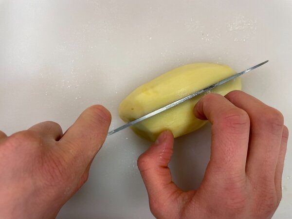 خروس سرخ شده با مرینیت ویژه در کنار سیبزمینی برشته | مراحل کامل روش تهیه + تصاویر