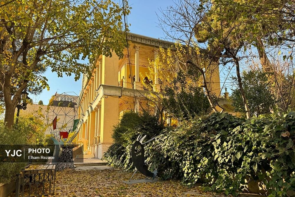 منظره پاییزی عمارت عینالدوله + تصاویر | آدرس عمارت عین الدوله کجاست؟