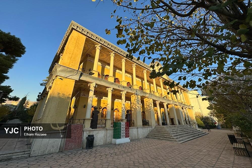 منظره پاییزی عمارت عینالدوله + تصاویر | آدرس عمارت عین الدوله کجاست؟