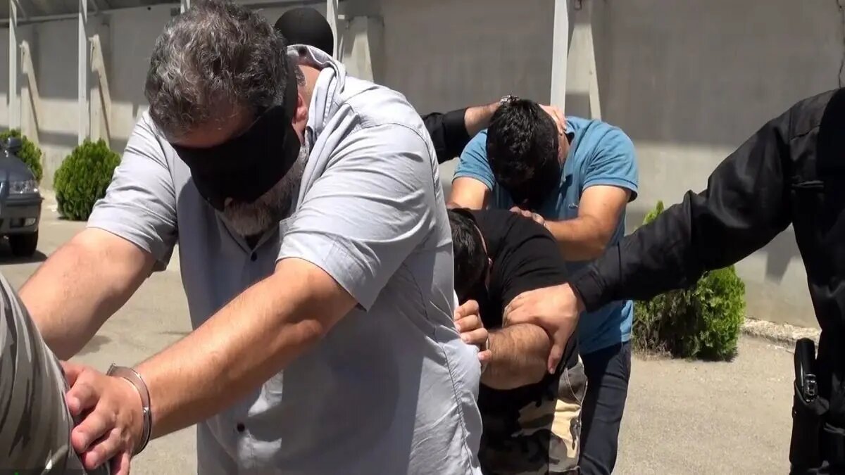 ماجرای تهدید مشتریان رستوران توسط اراذل و اوباش+ ویدئو