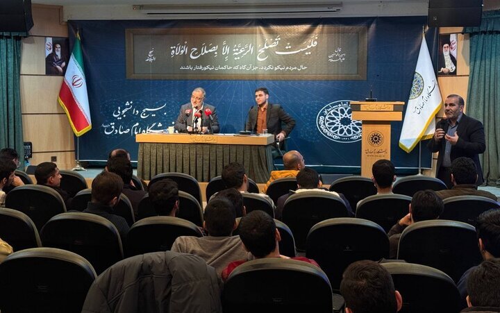 درخواست سنگاپور برای انعقاد تفاهم‌نامه برای به‌کارگیری طرح «من شهردارم» / ۱۶ درصد از تورم کشور مستقیماً مرتبط با عملکرد بانک آینده بوده است