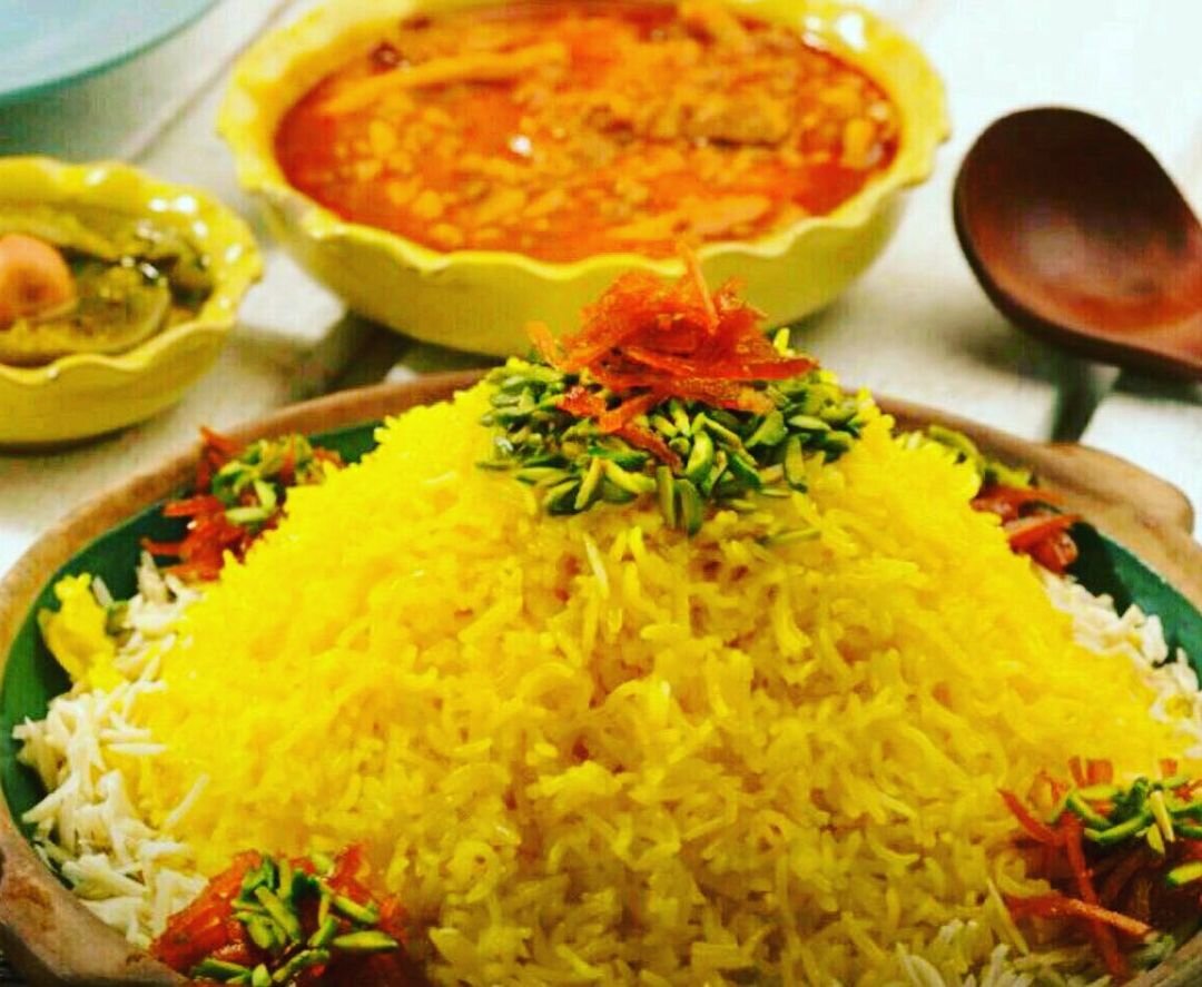 شکرپلوی شیرازی؛ عطرِ طلایی زعفران در شب یلدا