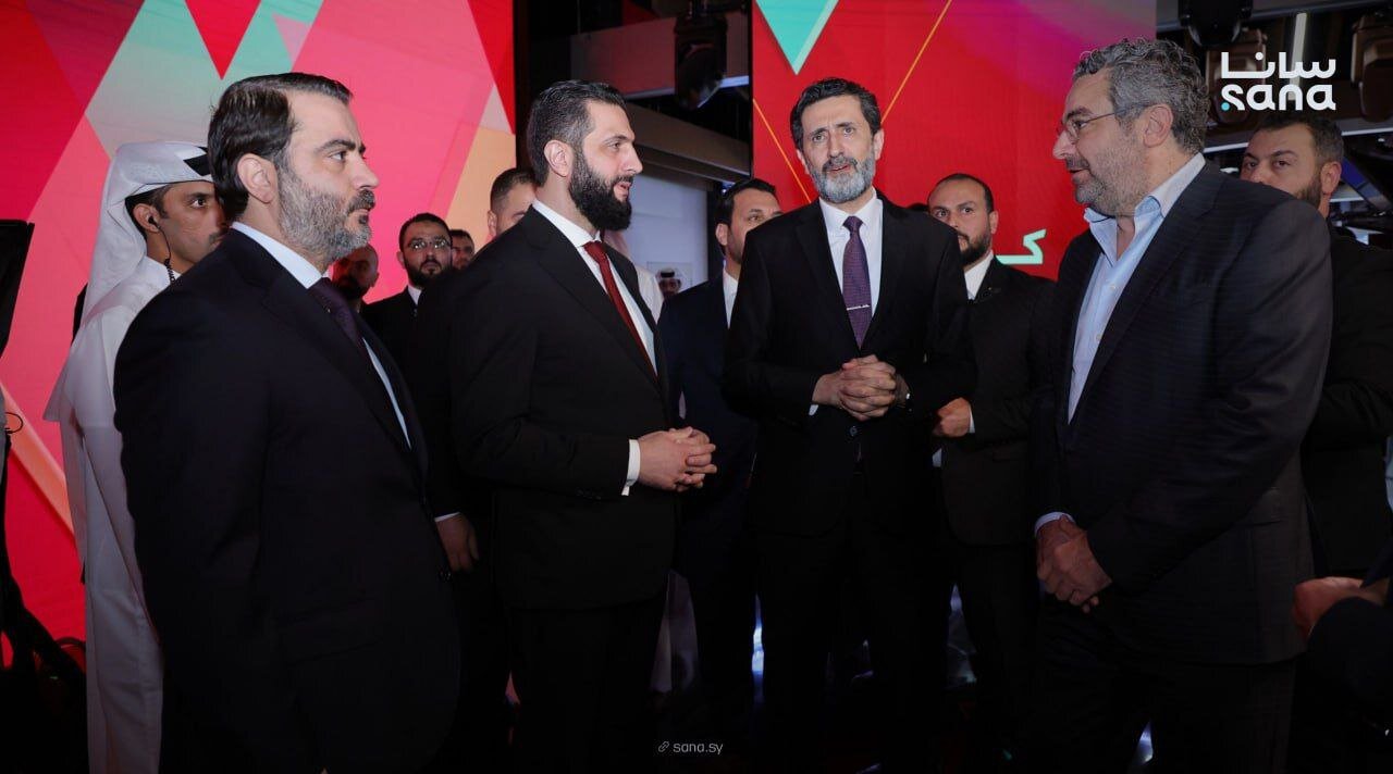 تصاویری از حضور جولانی در مقر سفیدشویی خود