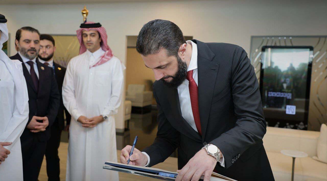 تصاویری از حضور جولانی در مقر سفیدشویی خود