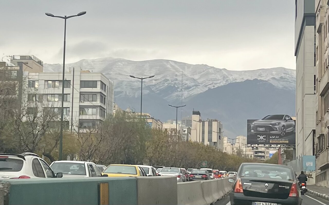 تصاویر نشستن برف روی کوه‌های تهران + عکس؛ بارندگی‌ها کم‌بارشی‌های چند ماه گذشته را جبران می‌کند؟