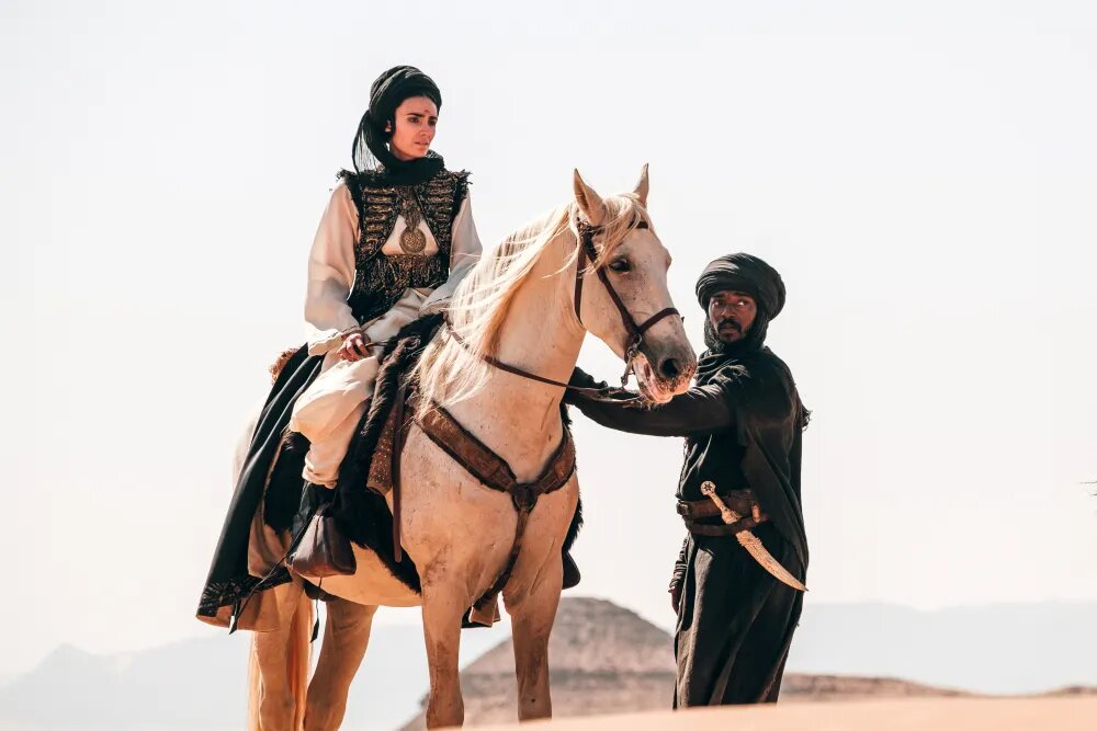 بن کینگزلی در نقش پادشاه ایرانی | صنعت سینمای عربستان چه خوابی برای امپراطوری ایران دیده است؟