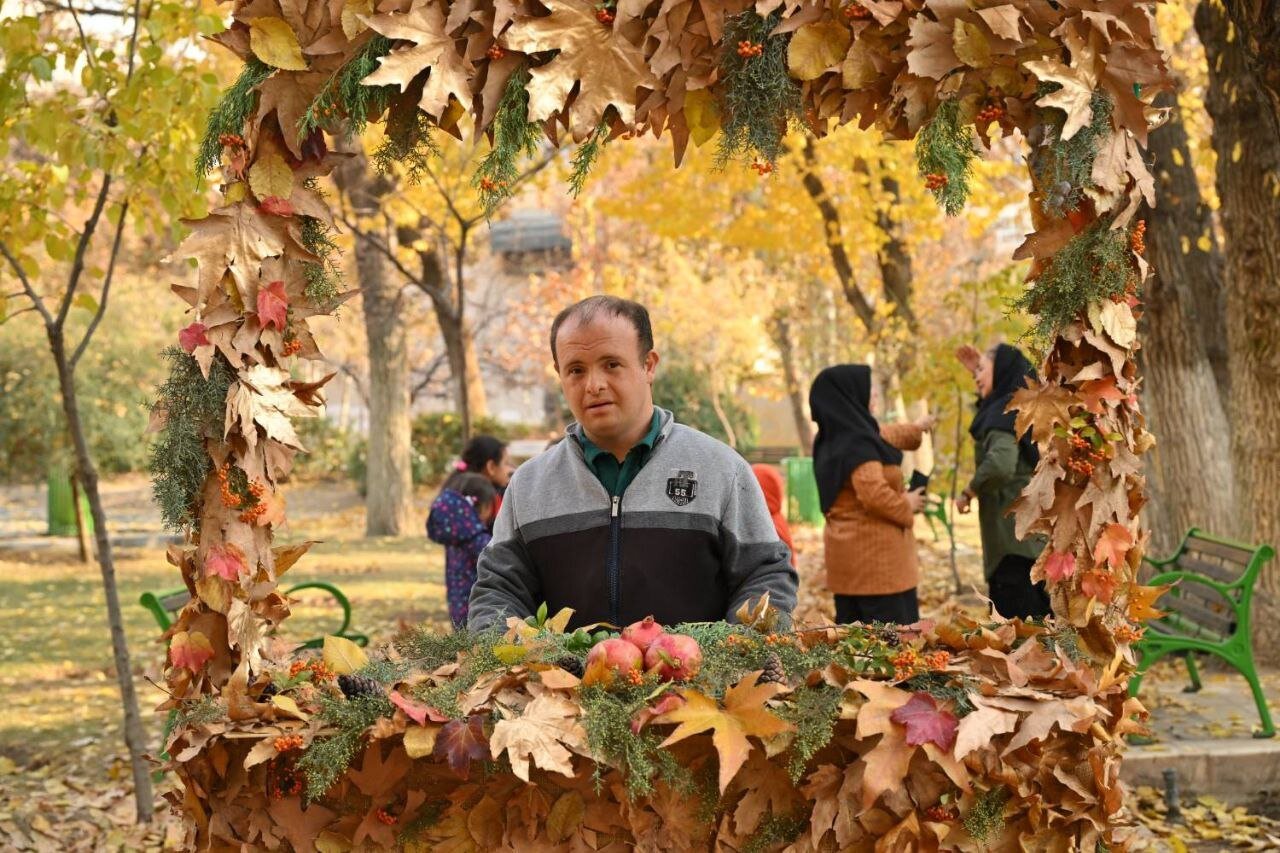 گذر پاییزی تازه تهران در بوستان ازگل