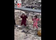 تلخ‌ترین تصاویر از تاب بازی زیر تیرآهن خانه ویران | ویدئو