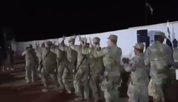 واکنش عجیب نیروهای نظامی با شنیدن خبر سقوط این رئیس جمهور | ویدئو