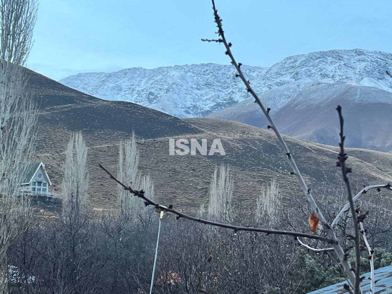 تصاویری از کوه های جاده چالوس بعد از بارش برف دیشب