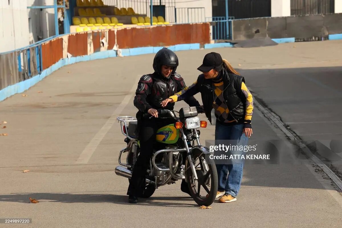 آموزش موتورسواری به زنان در تهران | تصاویر