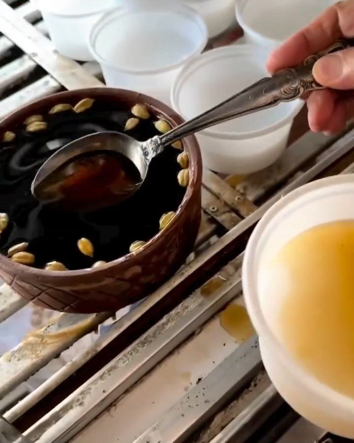 آخرین استاد رویخی تهران | این کاسب ۸۰ساله، آخرین کاسب بازمانده یک دسر خوش عطر در محله شوش تهران است