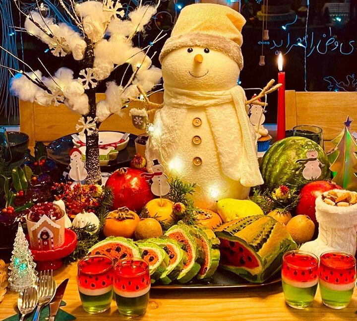 تازه‌عروس‌ها بخوانند: شیک‌ترین مدل دیزاین سفره یلدا  + منوی کامل شام برای درخشیدن در اولین یلدای مشترک