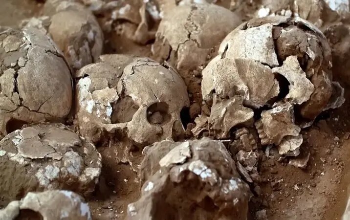 عکس گودال جمجمه‌ها؛ ۴ هزار سال قبل سرهای مردان قربانی اینجا دفن می‌شد